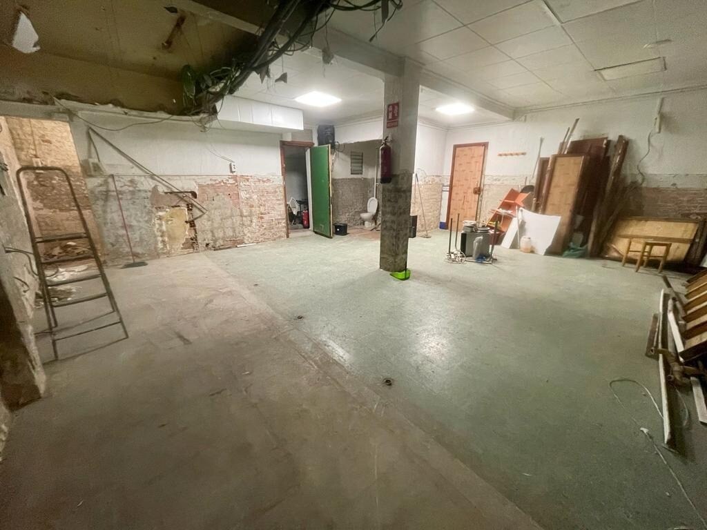 Montcada i Reixac, BAR 08110 - Unit 1 - - Interior Photo - Image 2 of 7