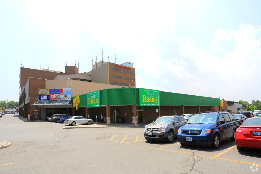 300 John St, Markham, ON for lease - Building Photo - Image 3 of 9