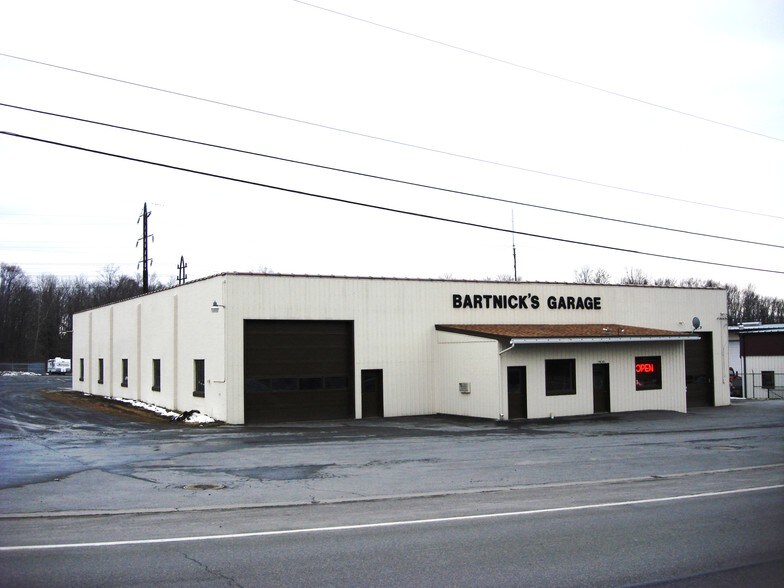 5642 Horatio St, Utica, NY à vendre - Photo du bâtiment - Image 3 de 3