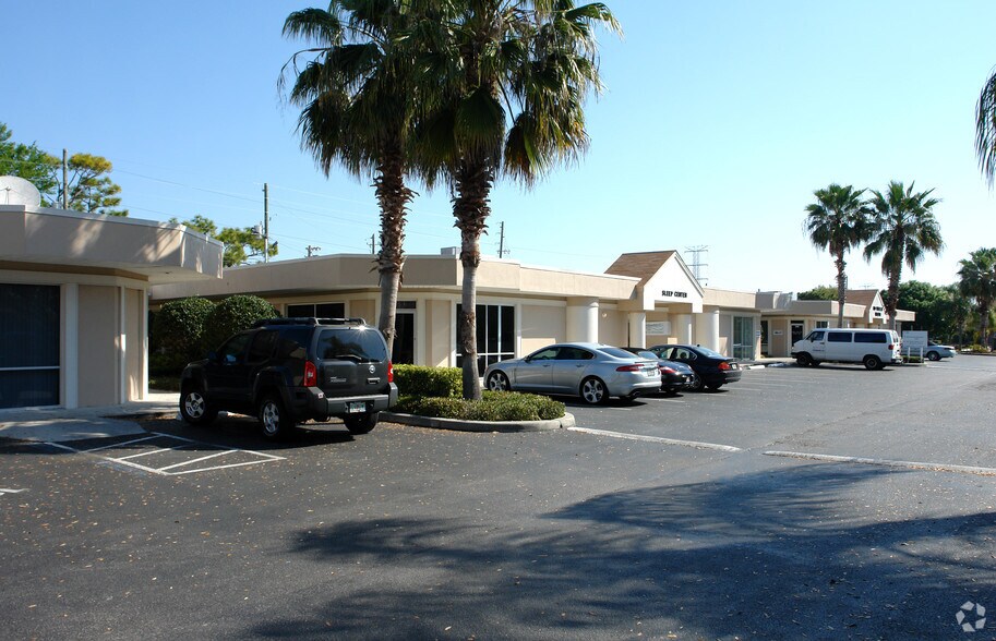 13787 Belcher Rd, Largo, FL à louer - Photo du bâtiment - Image 2 de 4