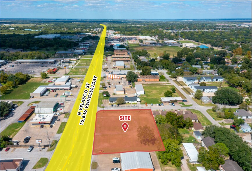 1038 N Velasco St, Angleton, TX à louer - Photo du bâtiment - Image 1 de 4