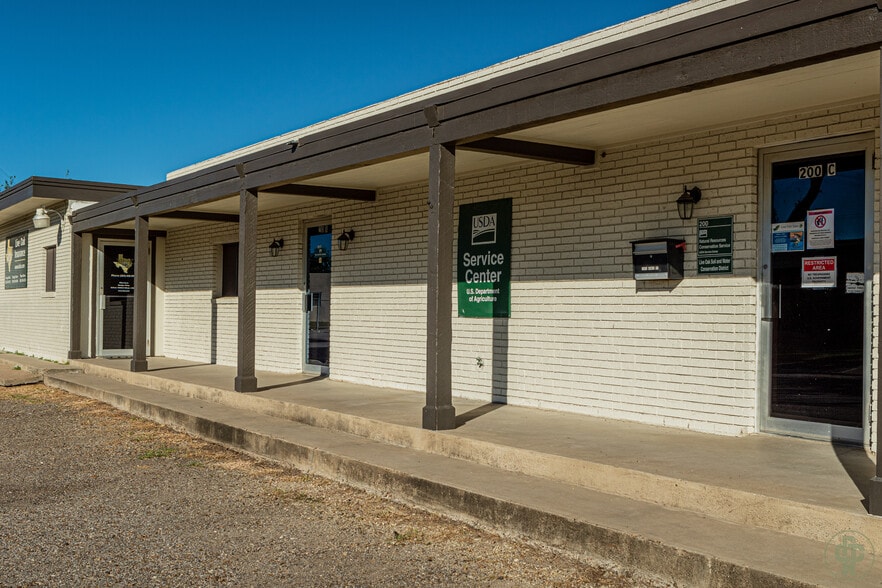 200 Bowie St, George West, TX à vendre - Photo du bâtiment - Image 2 de 16