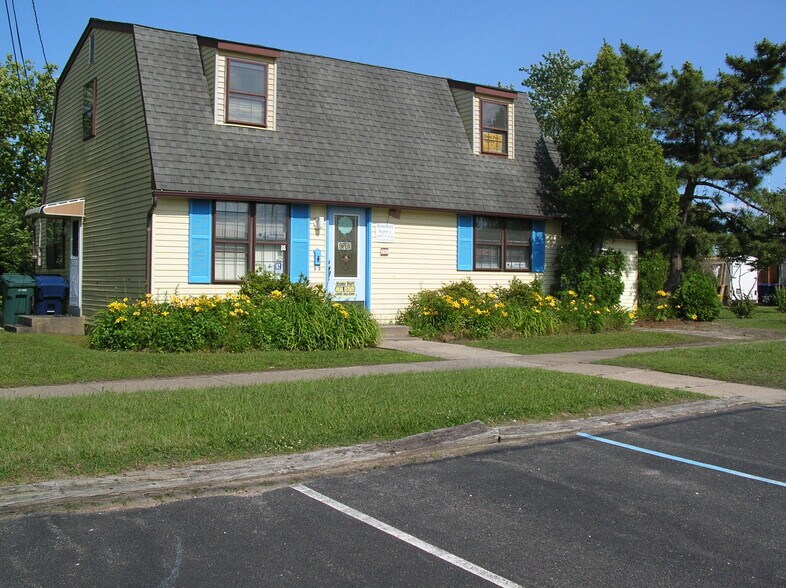 935 Radio Rd, Little Egg Harbor Twp, NJ à vendre - Photo principale - Image 1 de 2