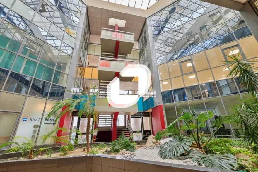 Office in Torcy for lease - Interior Photo - Image 3 of 13