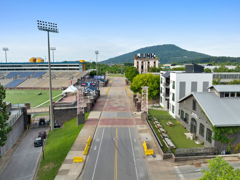 1791 Reggie White Blvd, Chattanooga, TN à louer - Photo du bâtiment - Image 3 de 13