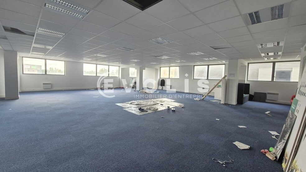 Office in Ferrieres En Brie for lease - Interior Photo - Image 3 of 5