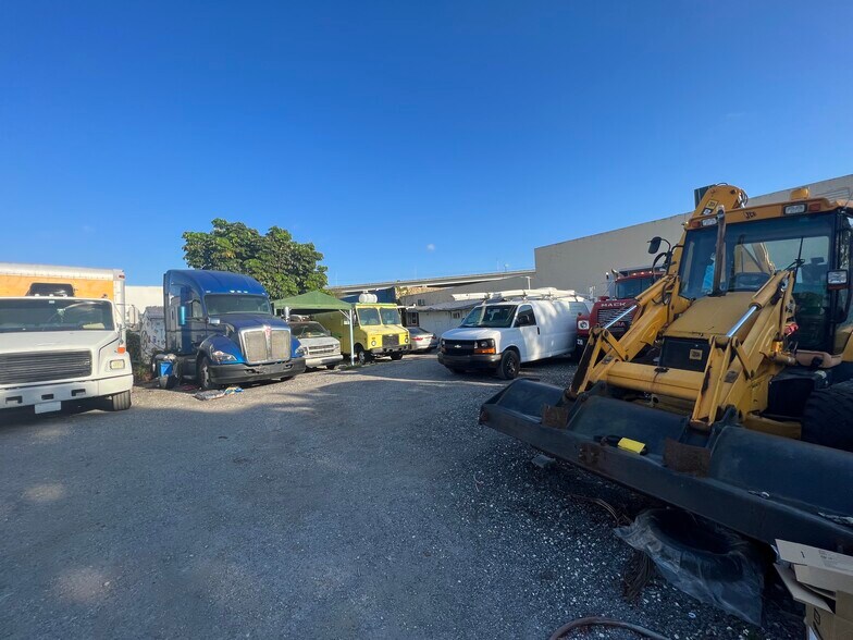 16951 NW 4th Ave, North Miami Beach, FL à vendre - Photo du bâtiment - Image 2 de 4