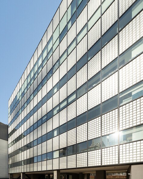 520 W 27th St, New York, NY à vendre - Photo du bâtiment - Image 2 de 19