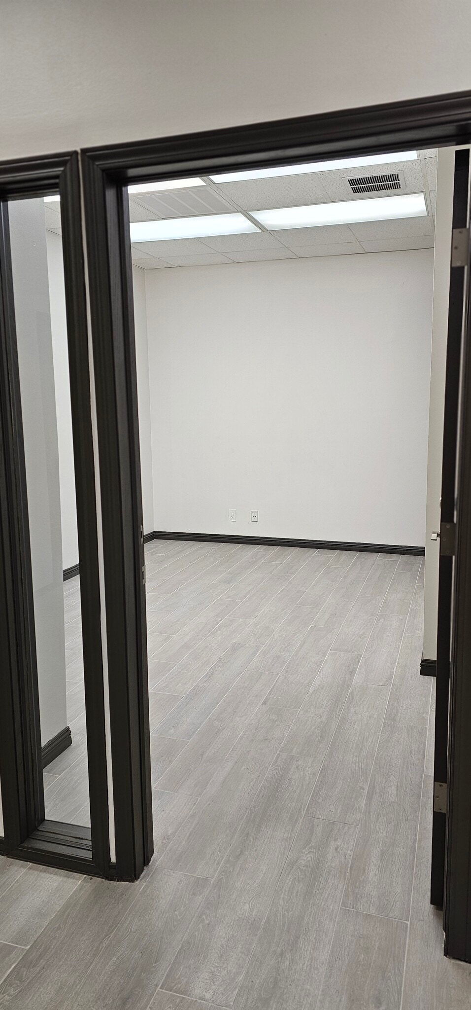 2334 Boca Chica Blvd, Brownsville, TX for lease Interior Photo- Image 1 of 2
