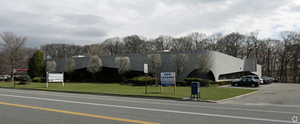 40 Crossways Park Dr, Woodbury, NY for lease - Primary Photo - Image 2 of 10