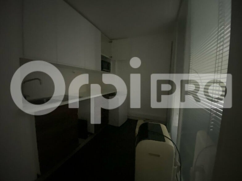 Office in Caluire-et-Cuire for lease - Building Photo - Image 3 of 9