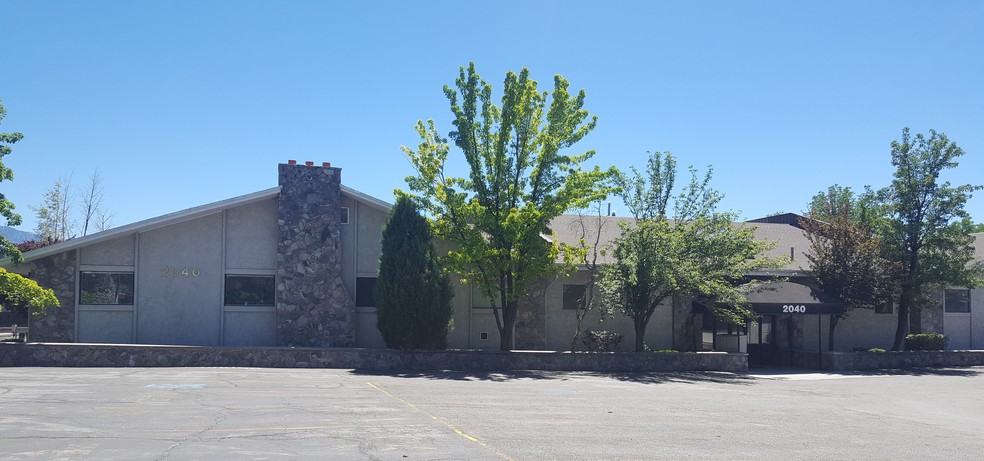 2040 E Murray Holladay Rd, Salt Lake City, UT for lease - Primary Photo - Image 1 of 12