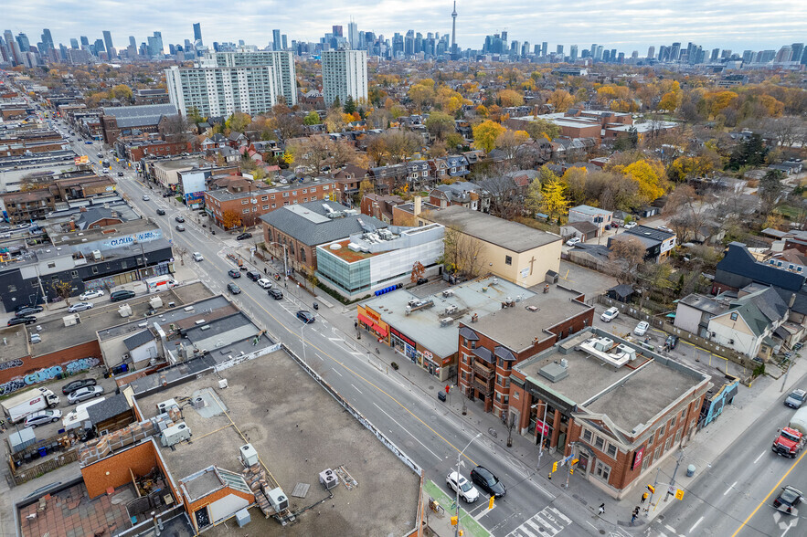 1015 Bloor St W, Toronto, ON for lease - Aerial - Image 2 of 3