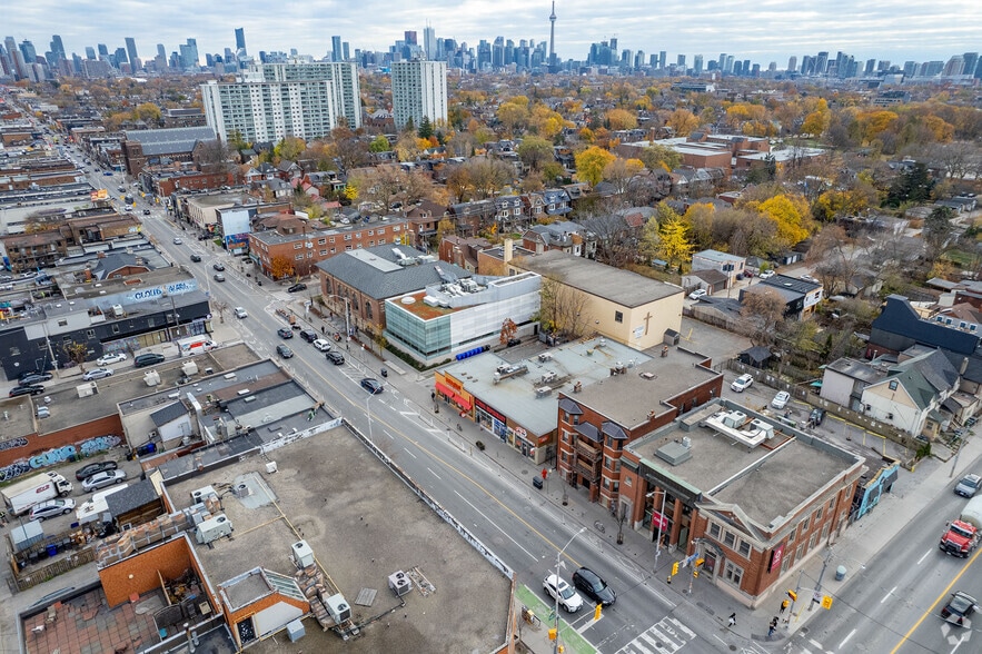 1015 Bloor St W, Toronto, ON for lease - Aerial - Image 3 of 3