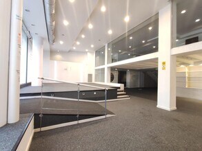 Retail in Manresa, Barcelona for lease Interior Photo- Image 2 of 22