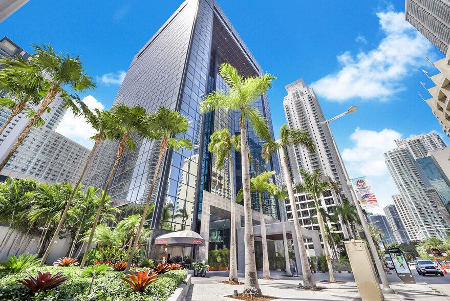 1200 Brickell Ave, Miami, FL à louer - Photo du bâtiment - Image 2 de 9