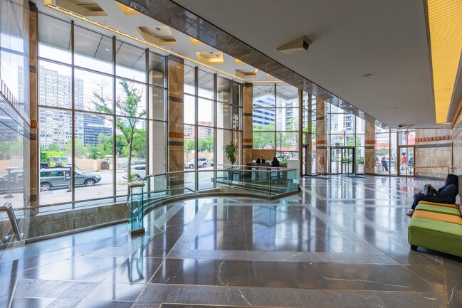 Plus de détails pour 5001 Yonge St, Toronto, ON - Bureau, Commerce de détail à louer