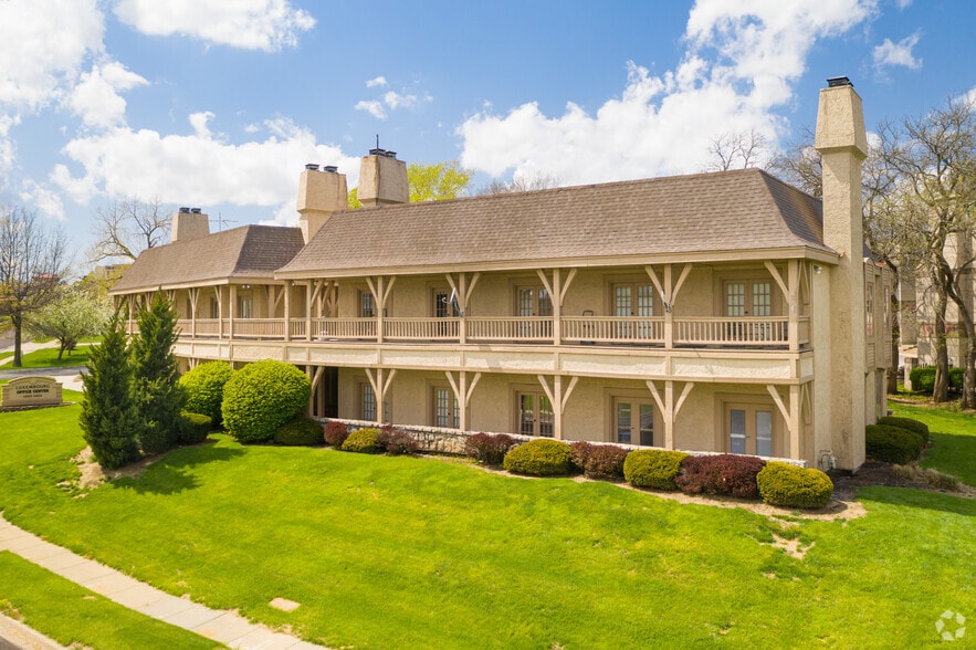 6800 W 107th St, Overland Park, KS for sale - Building Photo - Image 3 of 32