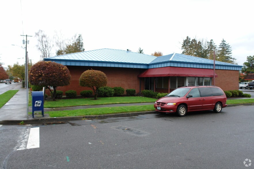 202-204 NE Kelly Ave, Gresham, OR for sale - Building Photo - Image 2 of 5