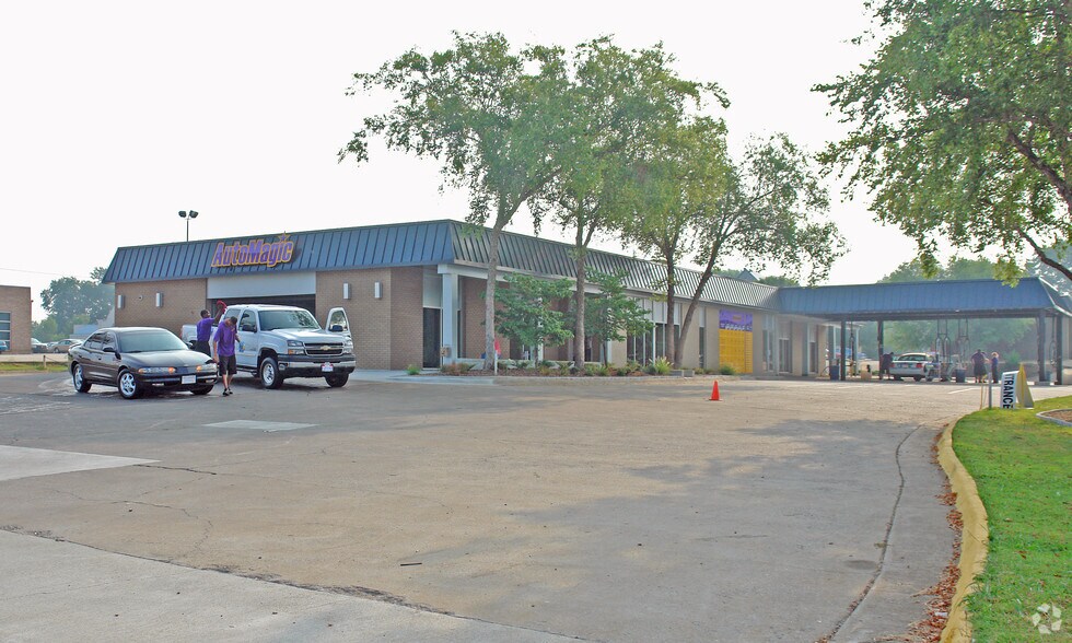 3274 N College Ave, Fayetteville, AR à vendre - Photo du bâtiment - Image 2 de 2