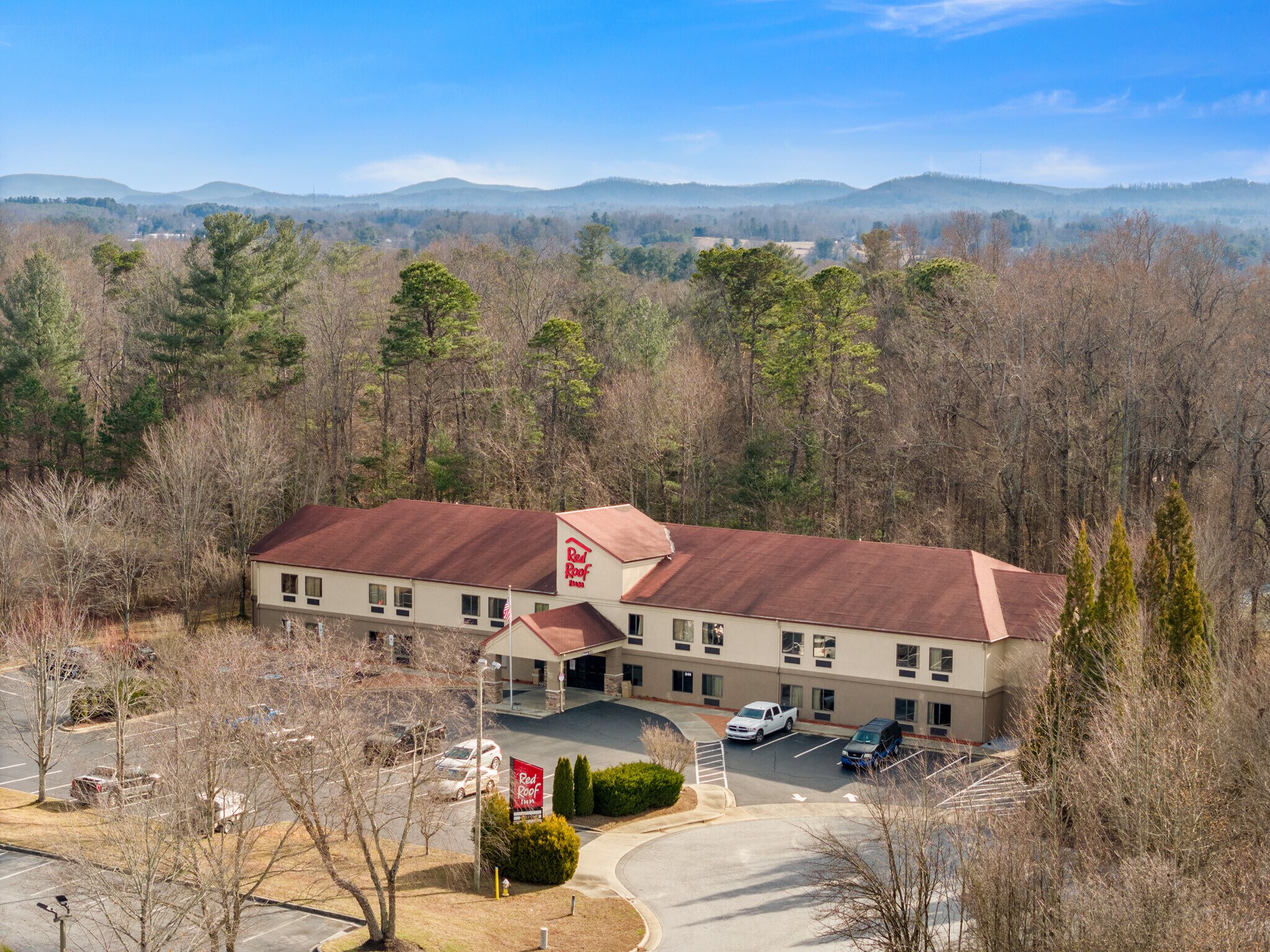 240 Mitchelle Dr, Hendersonville, NC à vendre Photo du bâtiment- Image 1 de 25