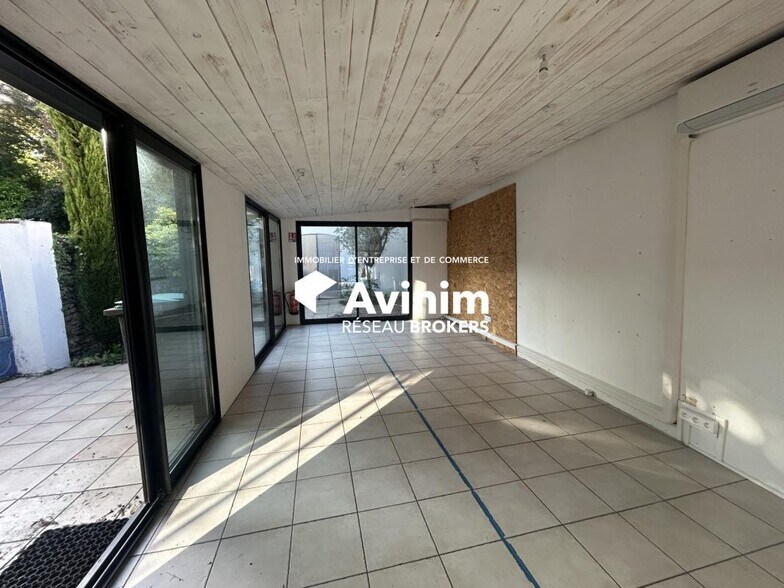 Retail in Tournefeuille for lease - Interior Photo - Image 1 of 4