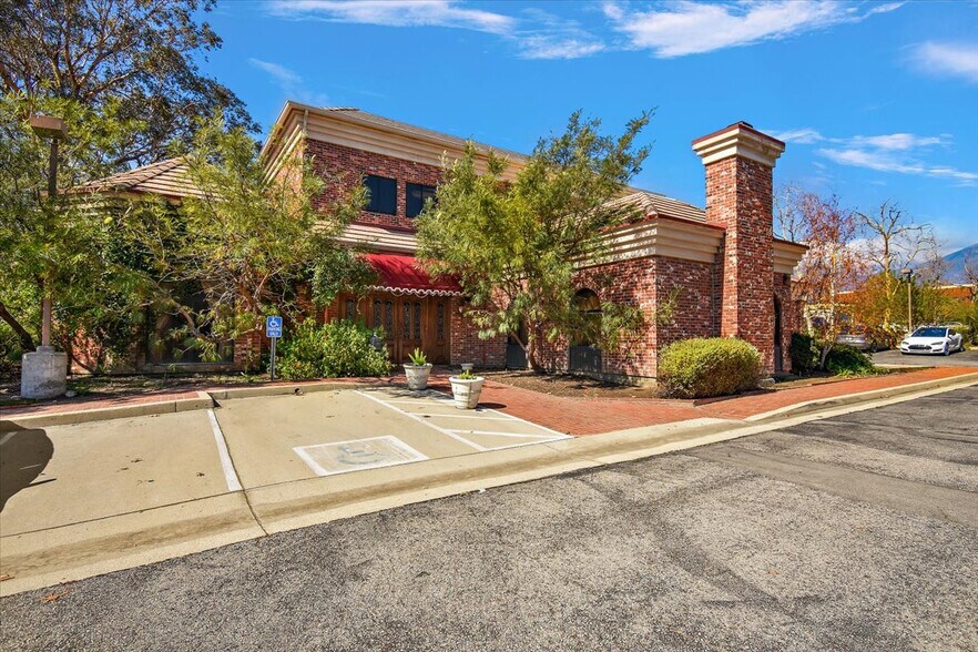 10788 Civic Center Dr, Rancho Cucamonga, CA à louer - Photo du bâtiment - Image 2 de 14