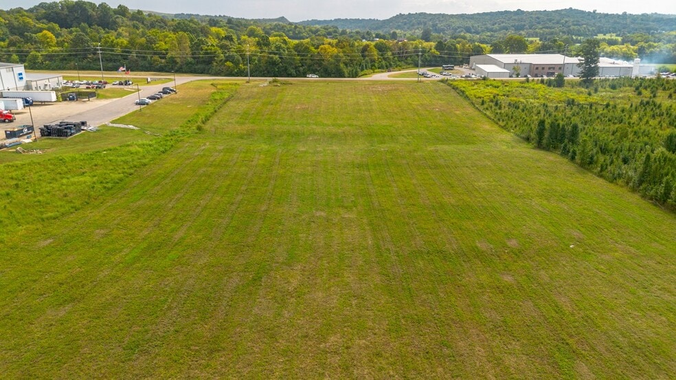 1033 Veterans Dr, Lewisburg, TN for sale - Building Photo - Image 3 of 18