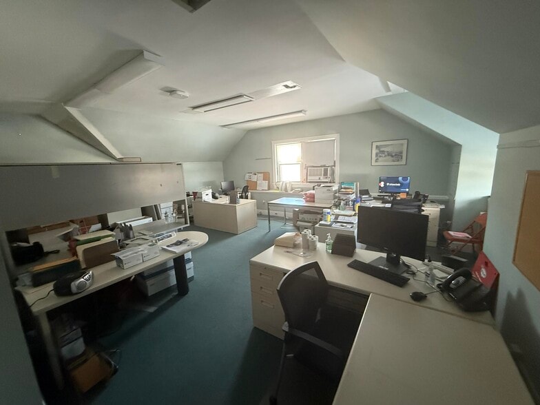 7996 Oxford Ave, Philadelphia, PA for sale - Building Photo - Image 3 of 17