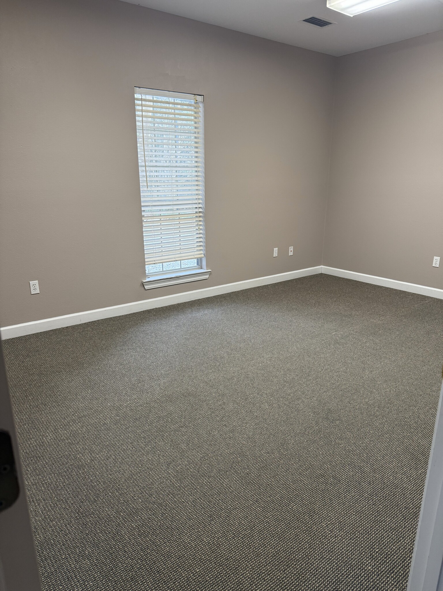 1290 Main St, Daphne, AL à louer Photo intérieure- Image 1 de 2