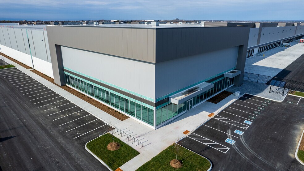 537 E Kingston Rd, Ajax, ON à louer - Photo du bâtiment - Image 1 de 7