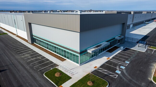 Plus de détails pour 537 E Kingston Rd, Ajax, ON - Industriel à louer