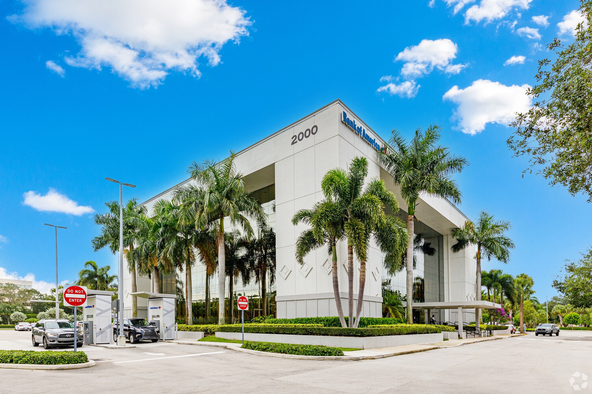 2000 Glades Rd, Boca Raton, FL for lease Primary Photo- Image 1 of 10