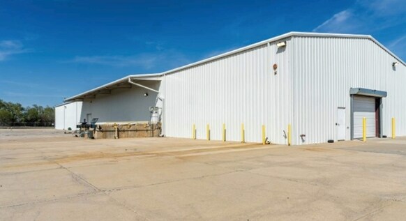 810 S Columbus Ave, Newton, KS for sale - Primary Photo - Image 1 of 2