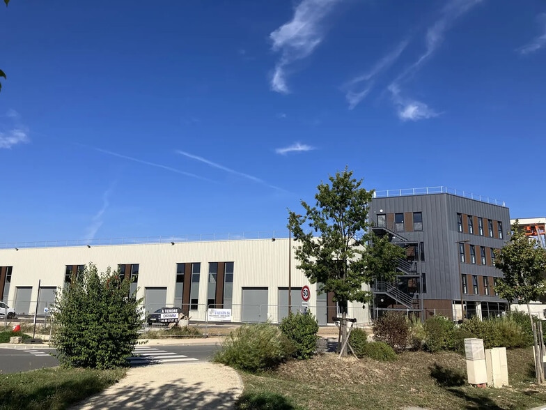 470 Rue Des Valets, Montluel for sale - Building Photo - Image 3 of 8