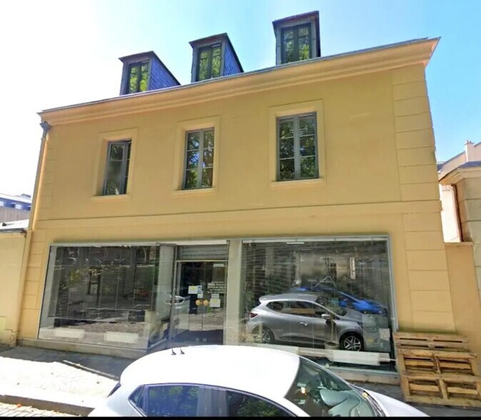 Office in Versailles for lease - Building Photo - Image 1 of 12