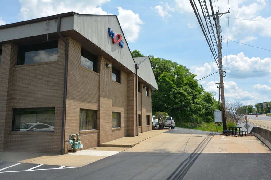 5168 Campbells Run Rd, Pittsburgh, PA à louer - Photo du bâtiment - Image 3 de 8