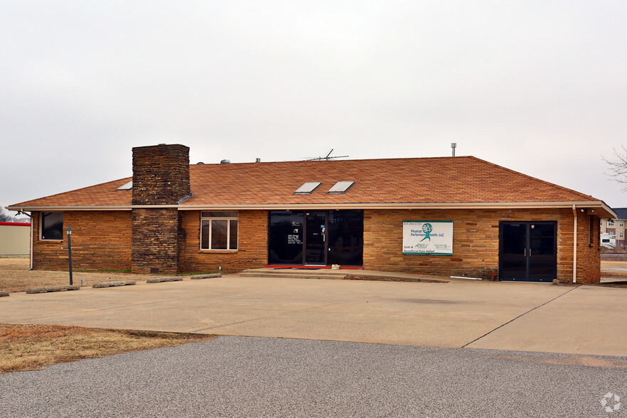 3160 Classen Blvd, Norman, OK à vendre - Photo principale - Image 1 de 1