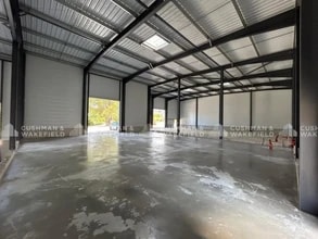 523 Avenue De Berlin, Signes for lease Interior Photo- Image 2 of 2