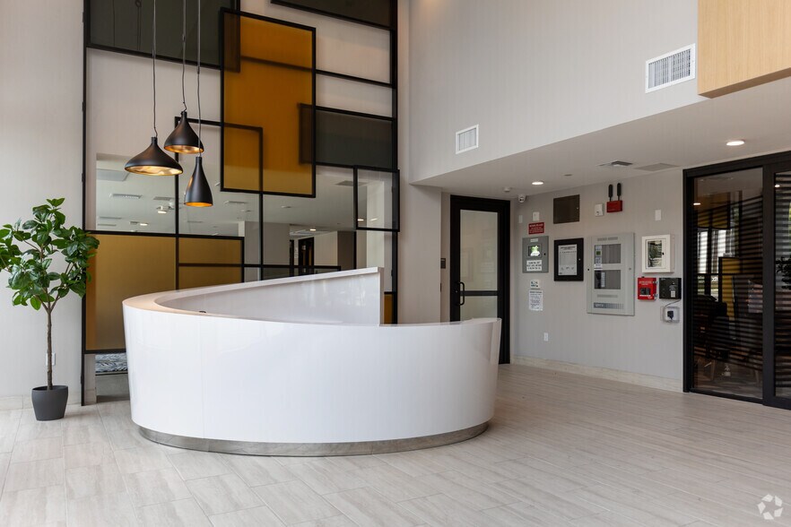 2968 W 7th St, Los Angeles, CA à louer - Photo intérieure - Image 2 de 63