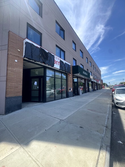 106-14 Astoria Blvd, Flushing, NY for lease - Building Photo - Image 2 of 17