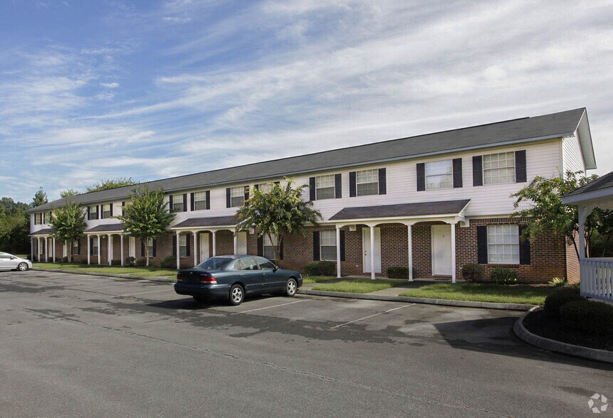 100 Claras Way, Calhoun, GA for sale - Building Photo - Image 1 of 1