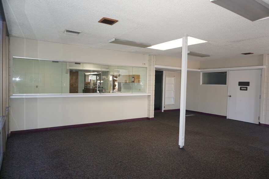 1004-1006 N Douty St, Hanford, CA à louer - Photo intérieure - Image 2 de 12