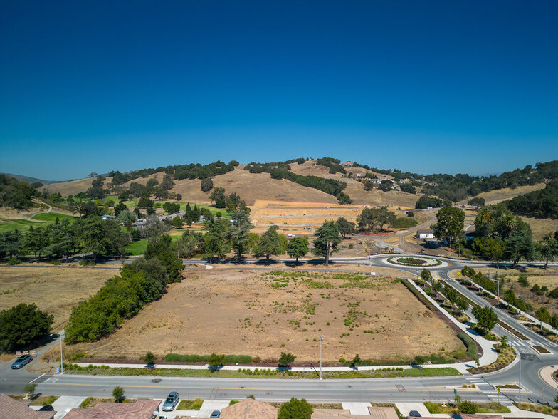 Hecker Pass Rd, Gilroy, CA à vendre - Photo du bâtiment - Image 1 de 23