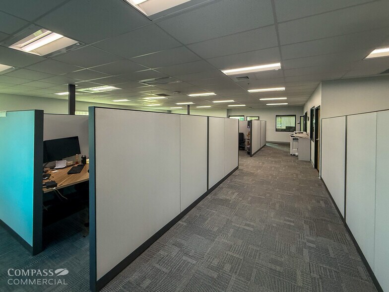 20706 High Desert Ln, Bend, OR à louer - Photo du bâtiment - Image 3 de 8