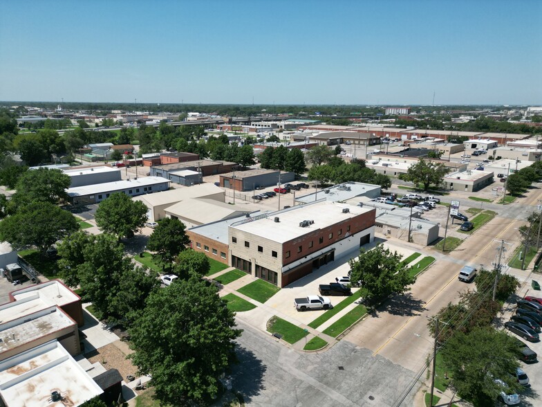 305 S Laura St, Wichita, KS for lease - Building Photo - Image 1 of 10