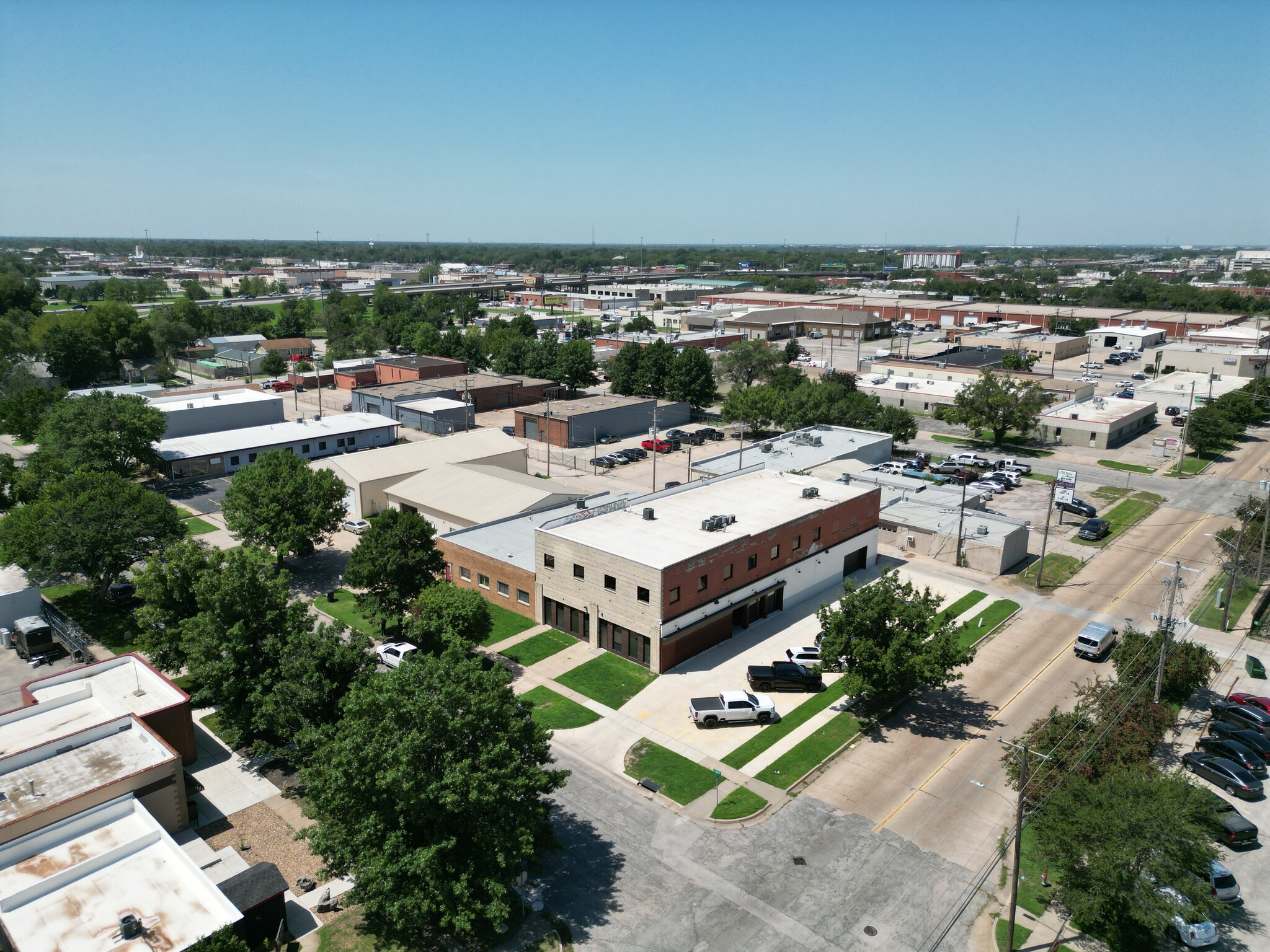 305 S Laura St, Wichita, KS for lease Building Photo- Image 1 of 11