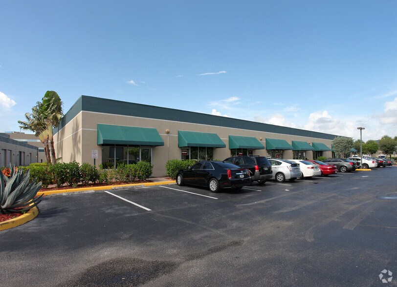 129 NW 13th St, Boca Raton, FL à louer - Photo principale - Image 1 de 6