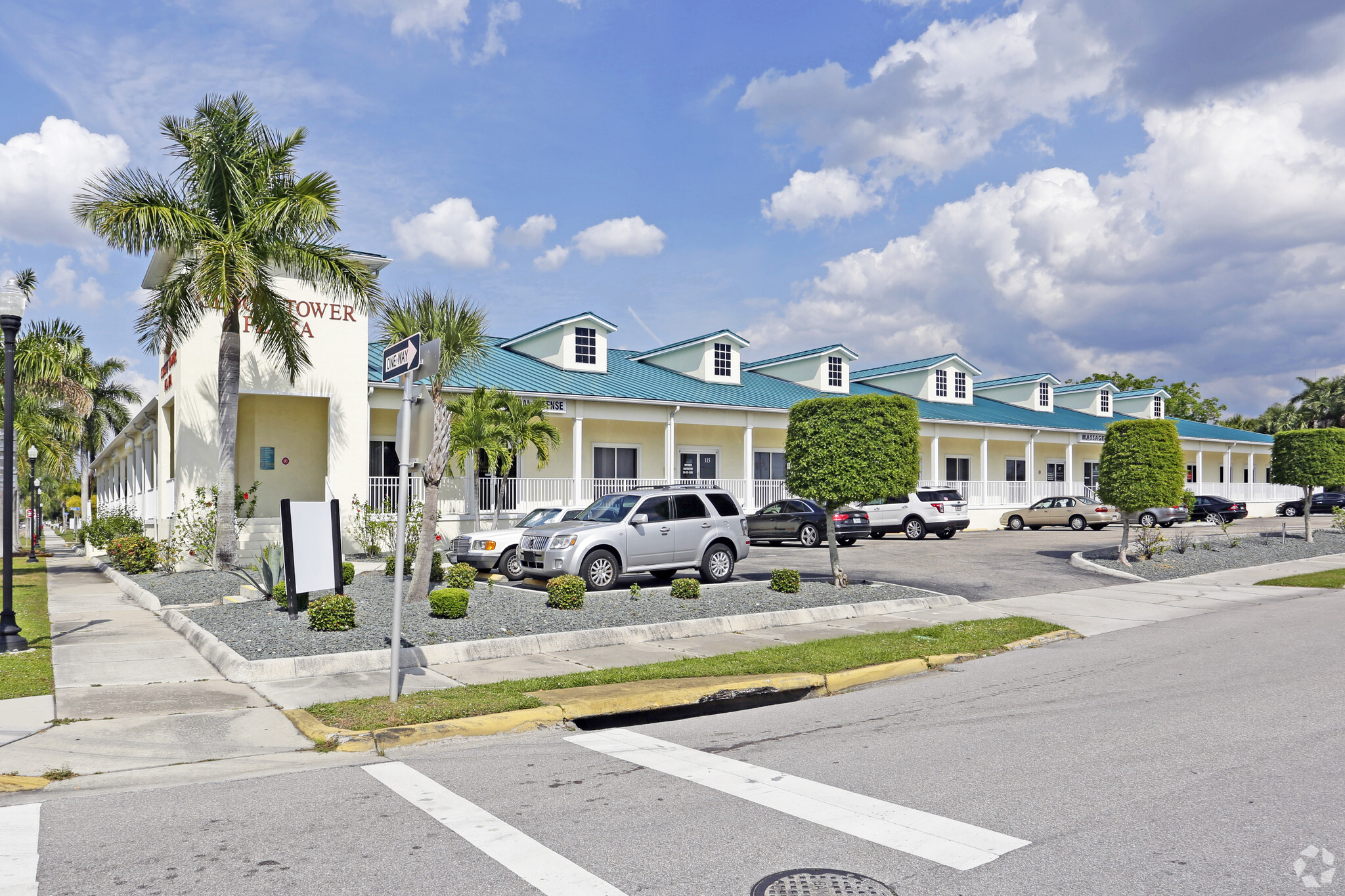 265 E Marion Ave, Punta Gorda, FL for lease Primary Photo- Image 1 of 7