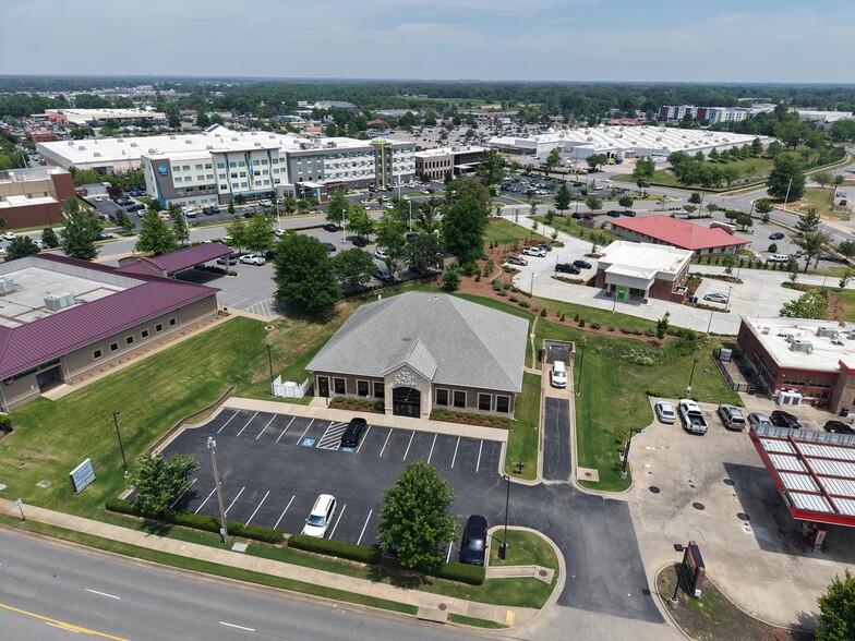 3320 Springhill Dr, North Little Rock, AR for sale - Building Photo - Image 2 of 8